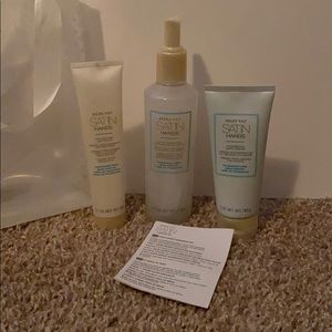 Mary Kay Satin Hands Set